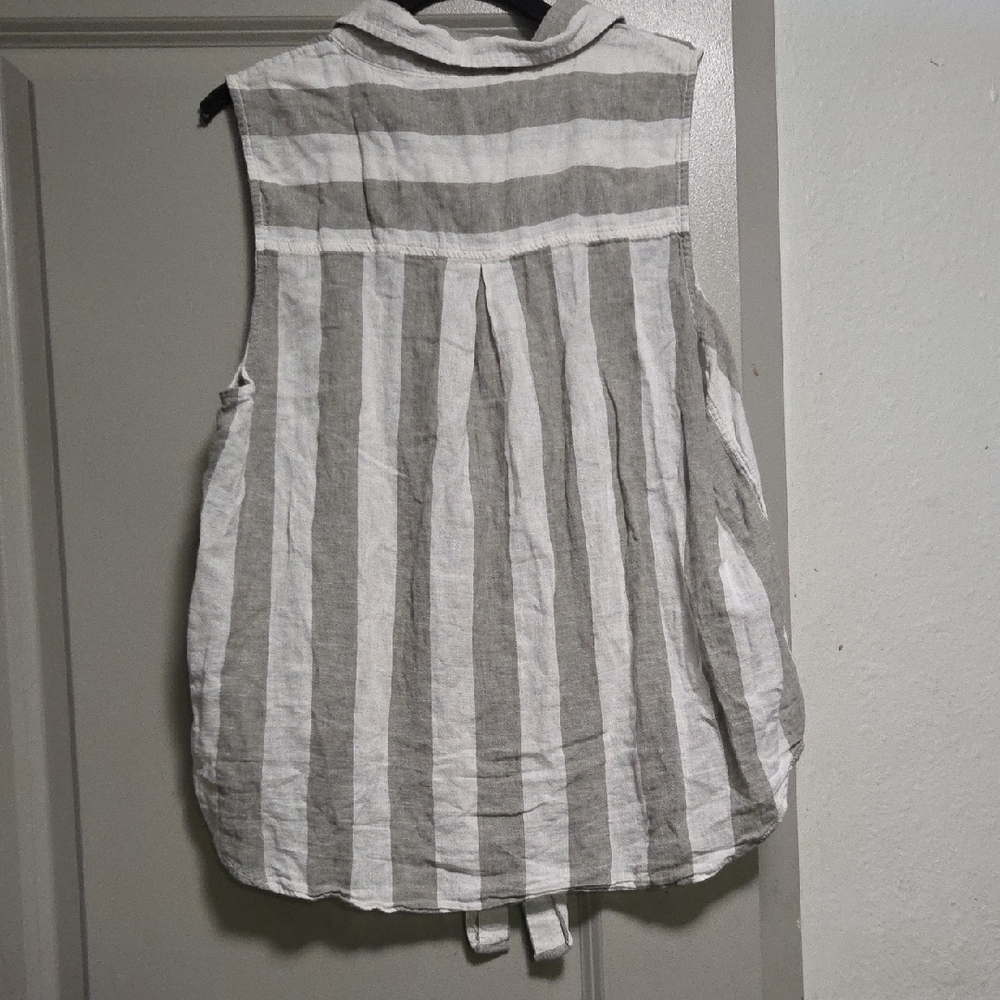 beachlunchlounge Gray and White Striped Sleeveless Shirt - Picture 2 of 4